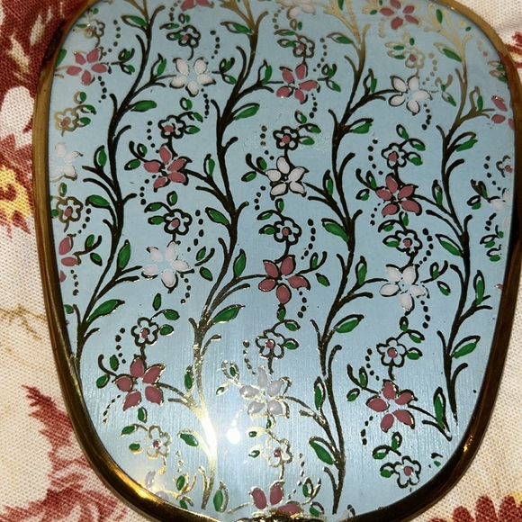 Vintage brush and mirror set. Never used. Good condition. But not perfect. - Picture 2 of 4